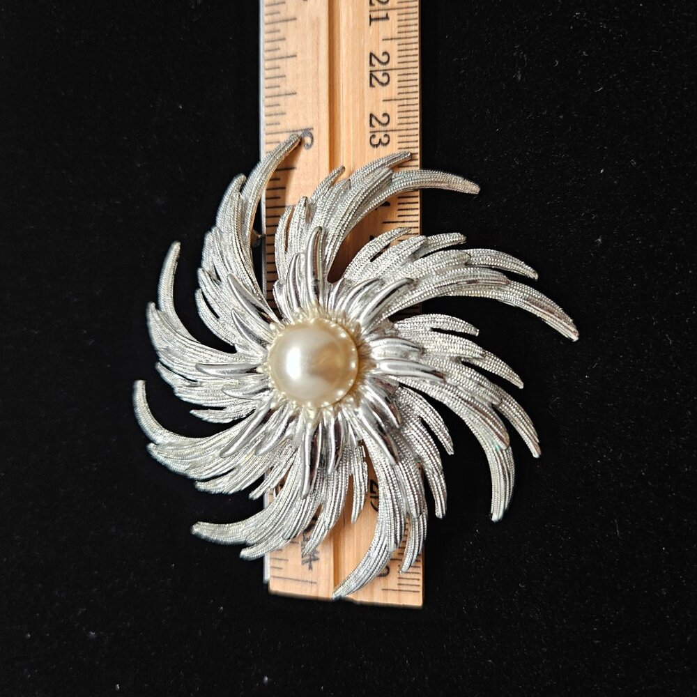 Vtg Lot Sarah Coventry Brooch & Earrings Starburst Pinwheel Faux Pearl & Swirl - Picture 6 of 15